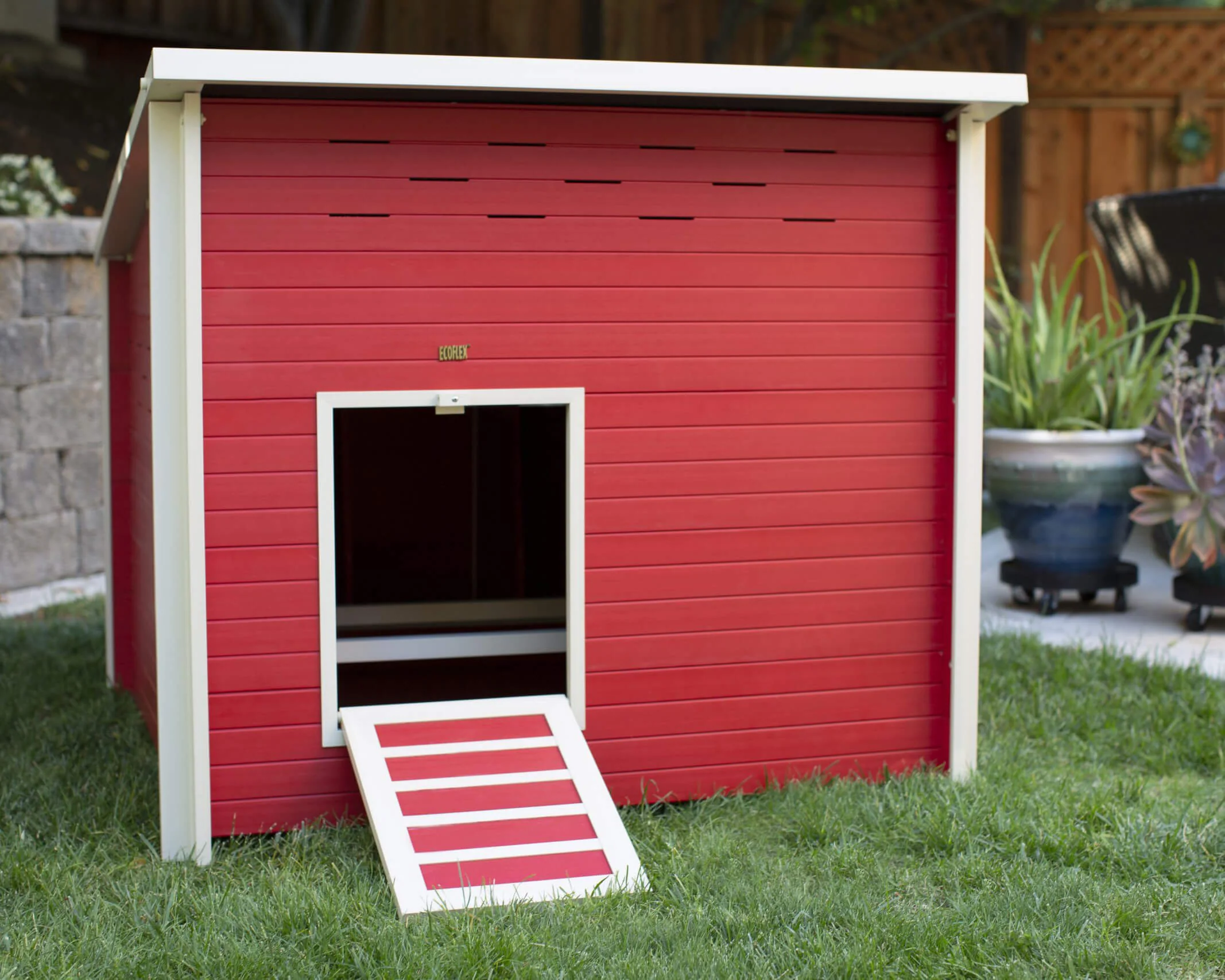 New Age Pet Jumbo Fontana Chicken Barn - Image 15