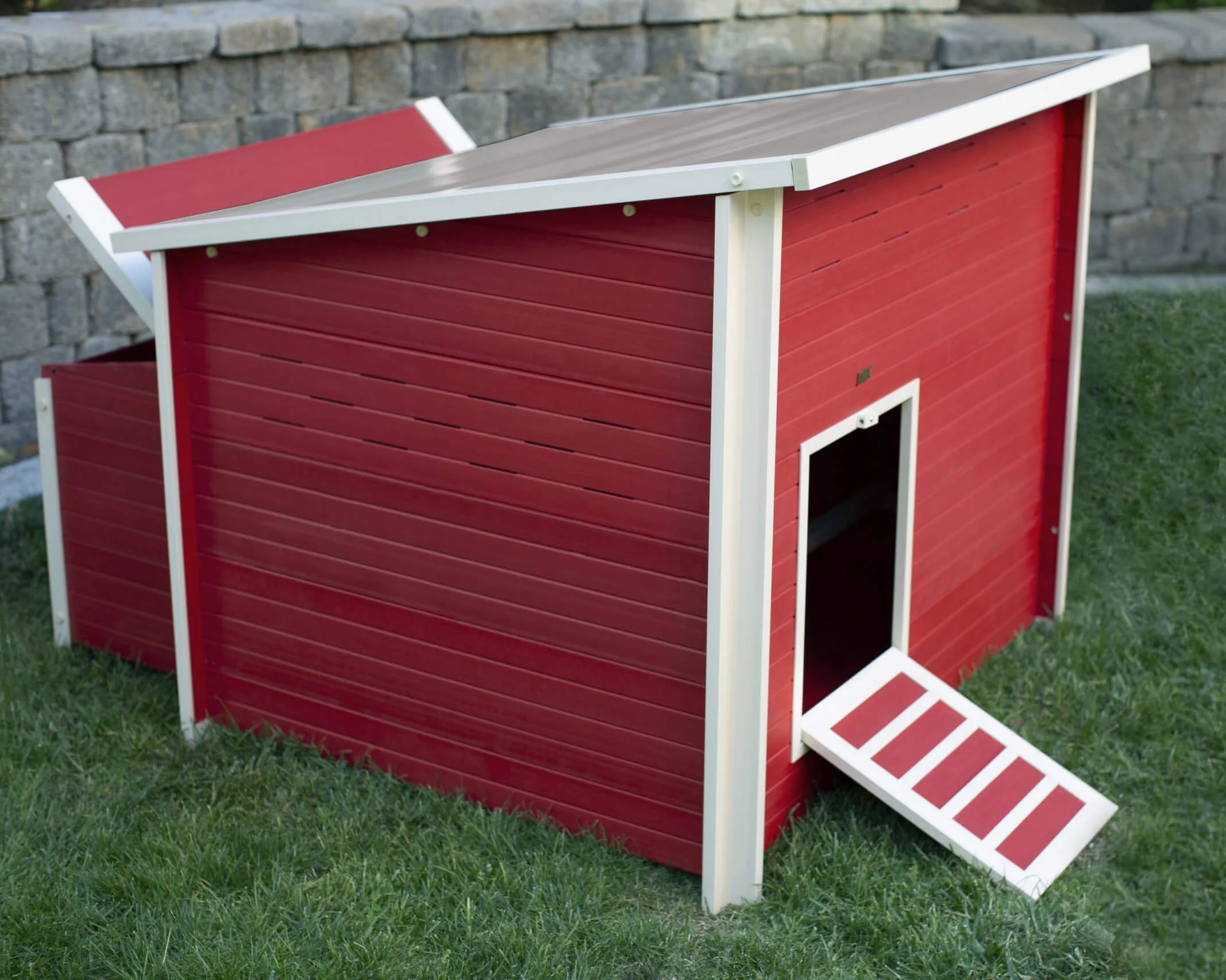 New Age Pet Jumbo Fontana Chicken Barn - Image 16