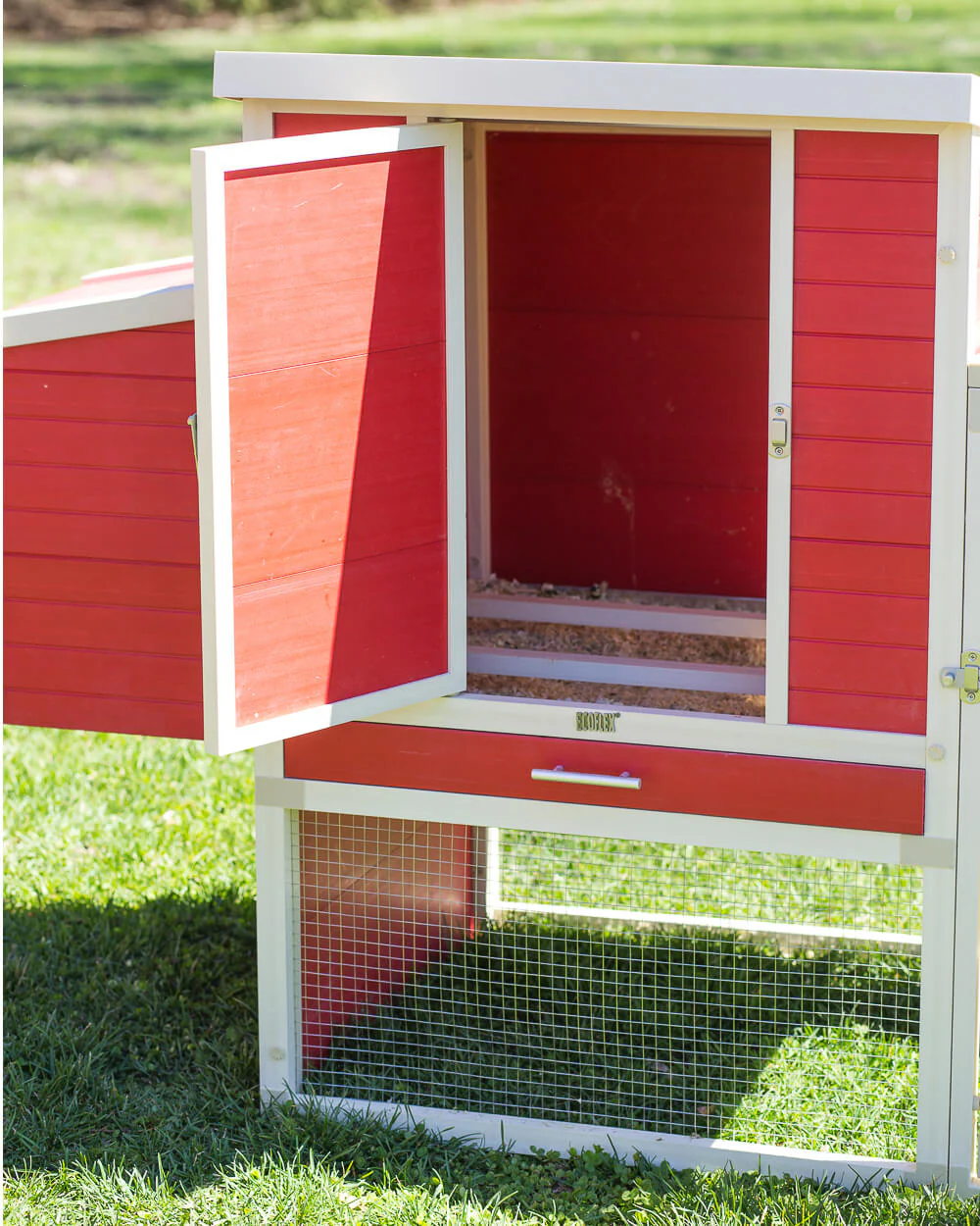 New Age Pet Sonoma Chicken Coop with Pen - Image 9