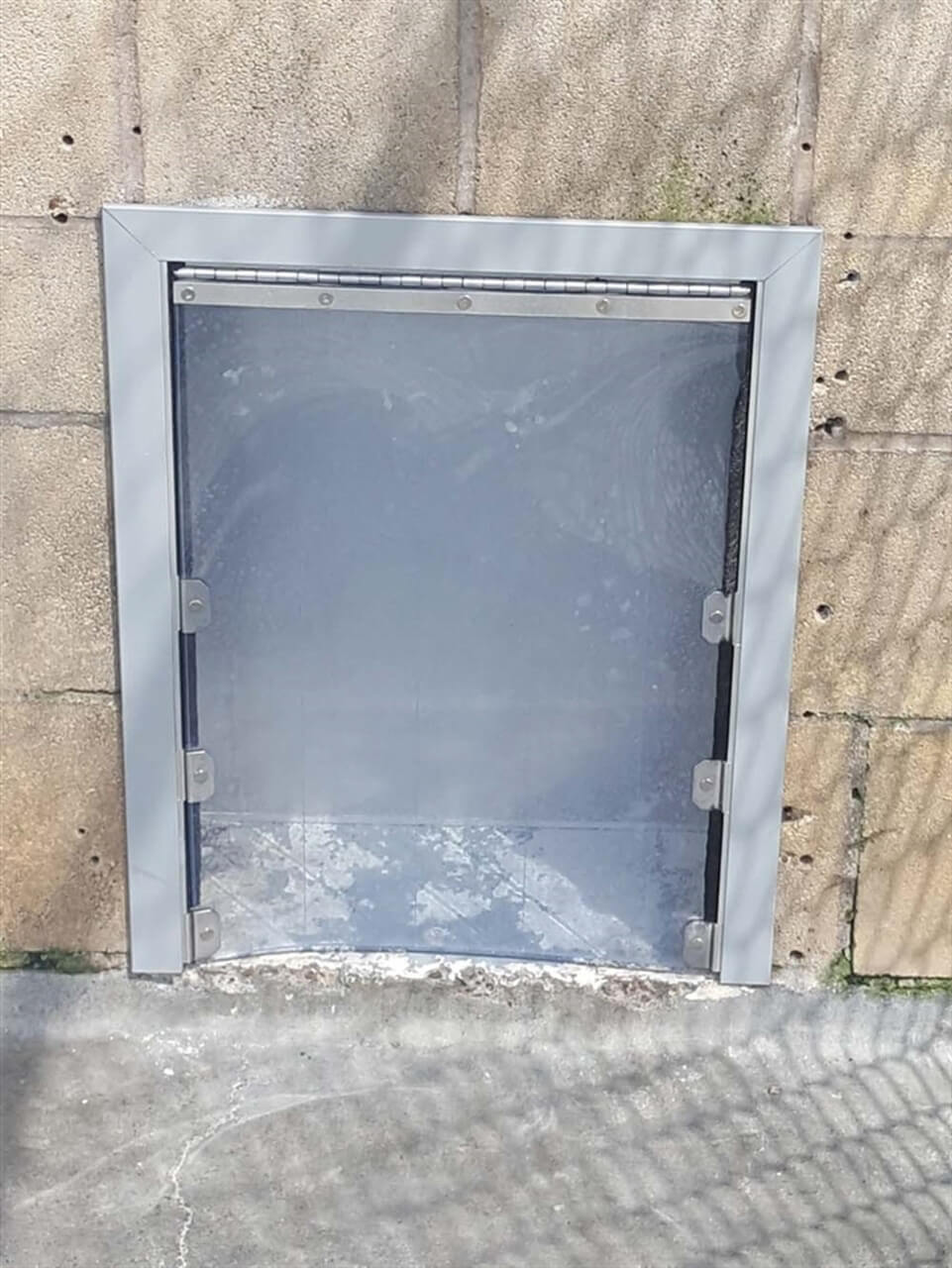 Security Boss 3-Sided Exterior Kennel Door - Image 4