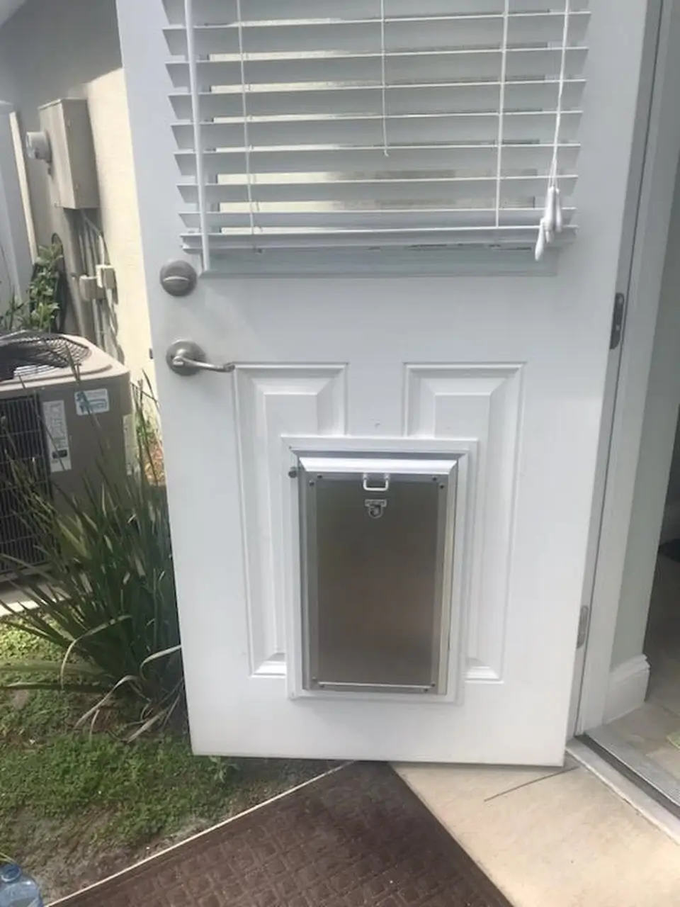 Security Boss MaxSeal PRO Pet Door for Doors - Image 6