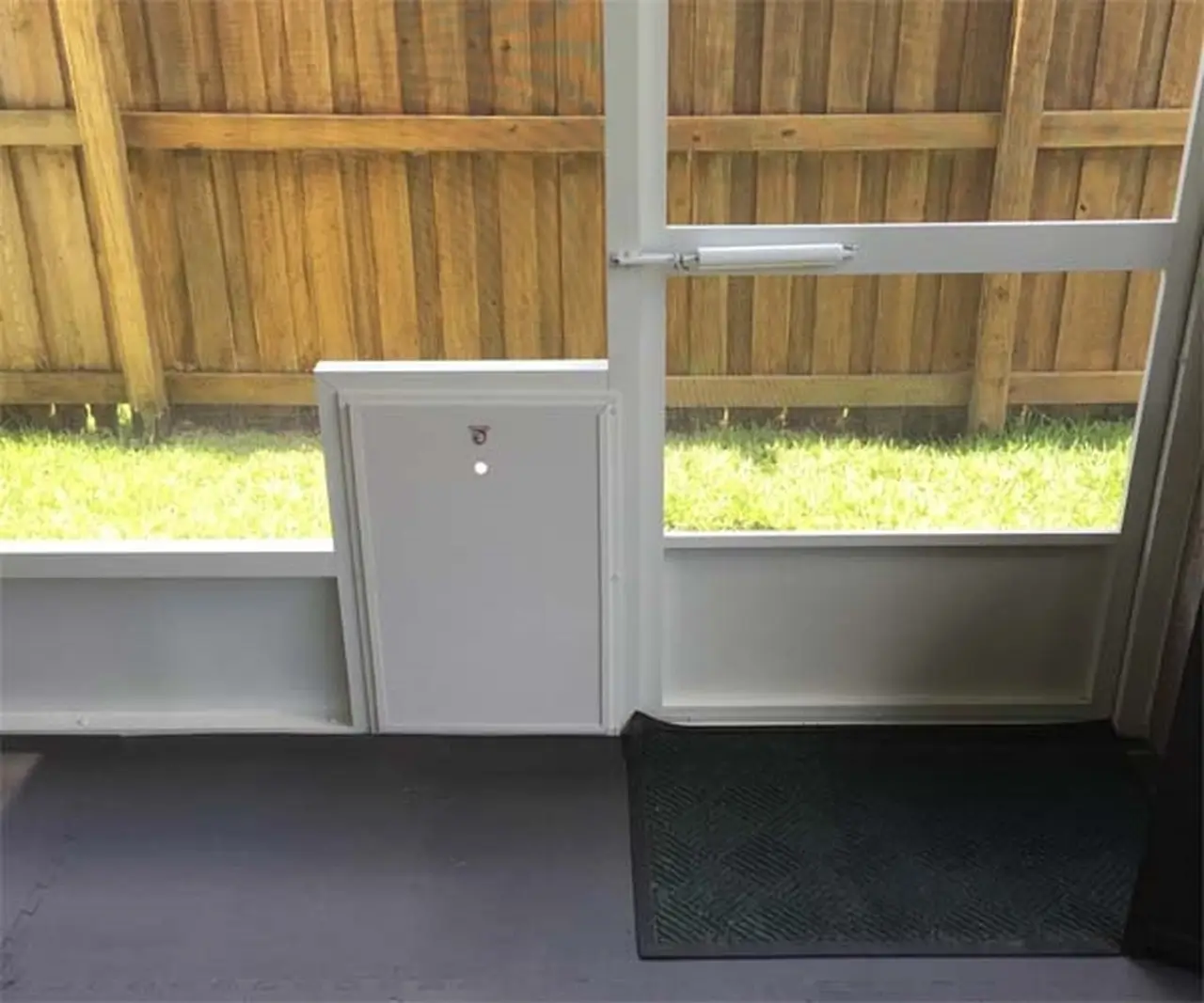 Security Boss SB4 Pet Door for Screen Enclosures - Image 6